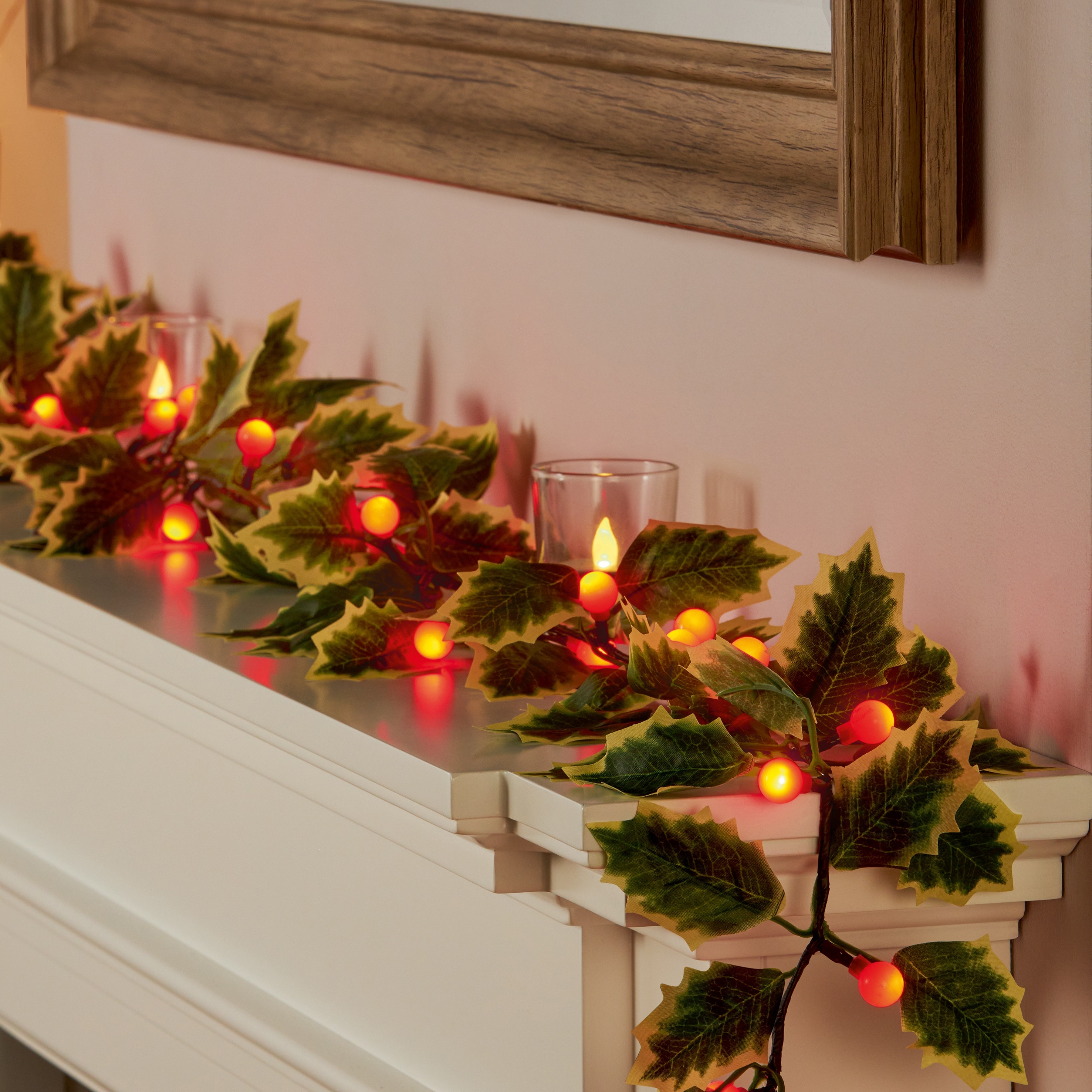 GARLAND,1.8m Holly Berry with 35 Warm White LEDs B/op