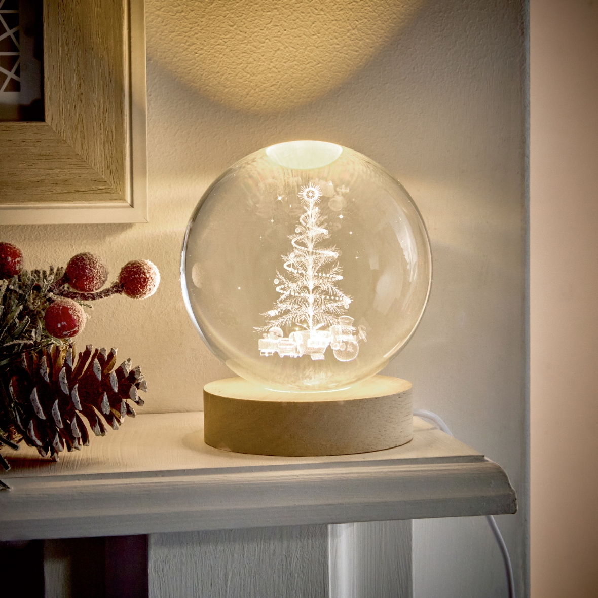 ORNAMENT,USB Light Up Globe Etched Glass Christmas Tree 10cm