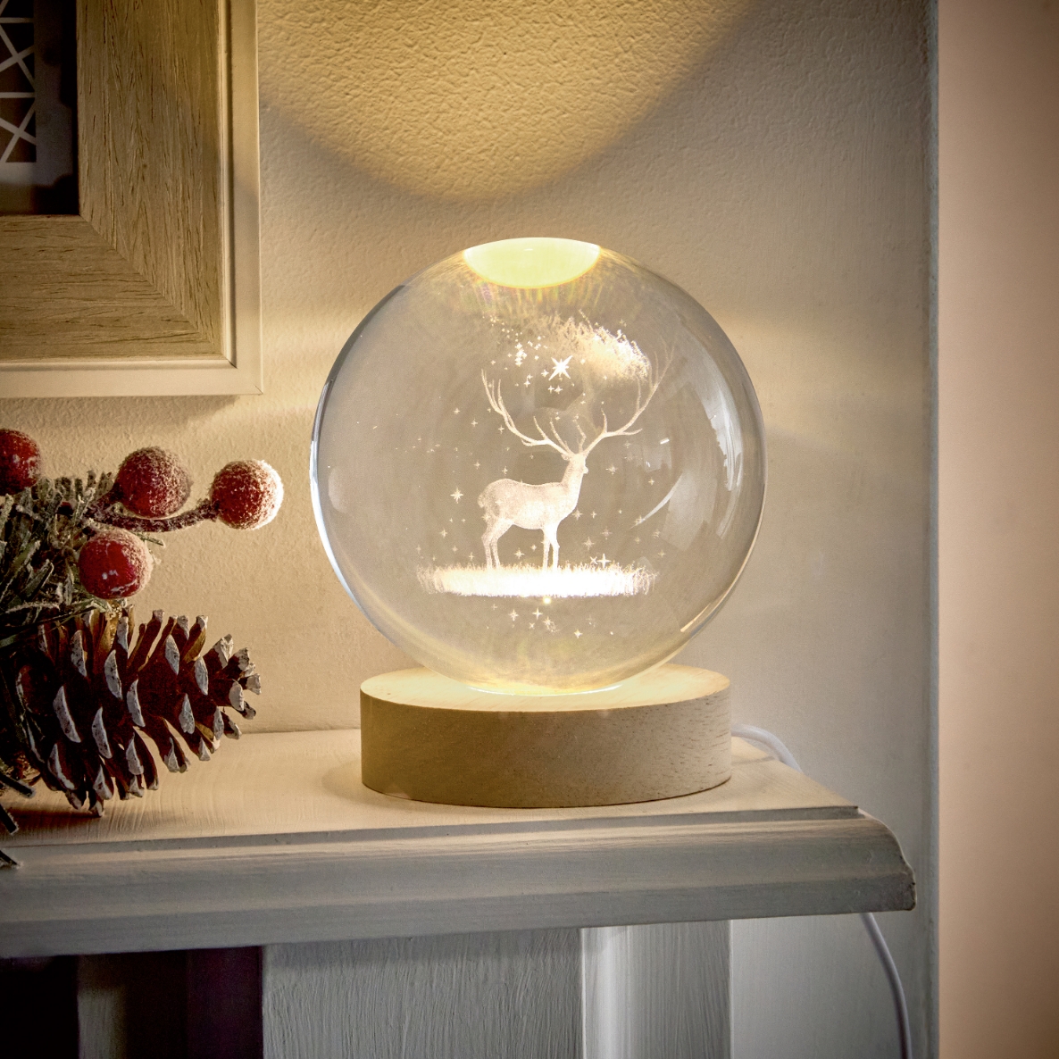 ORNAMENT,USB Light Up Globe Etched Glass Reindeer 10cm